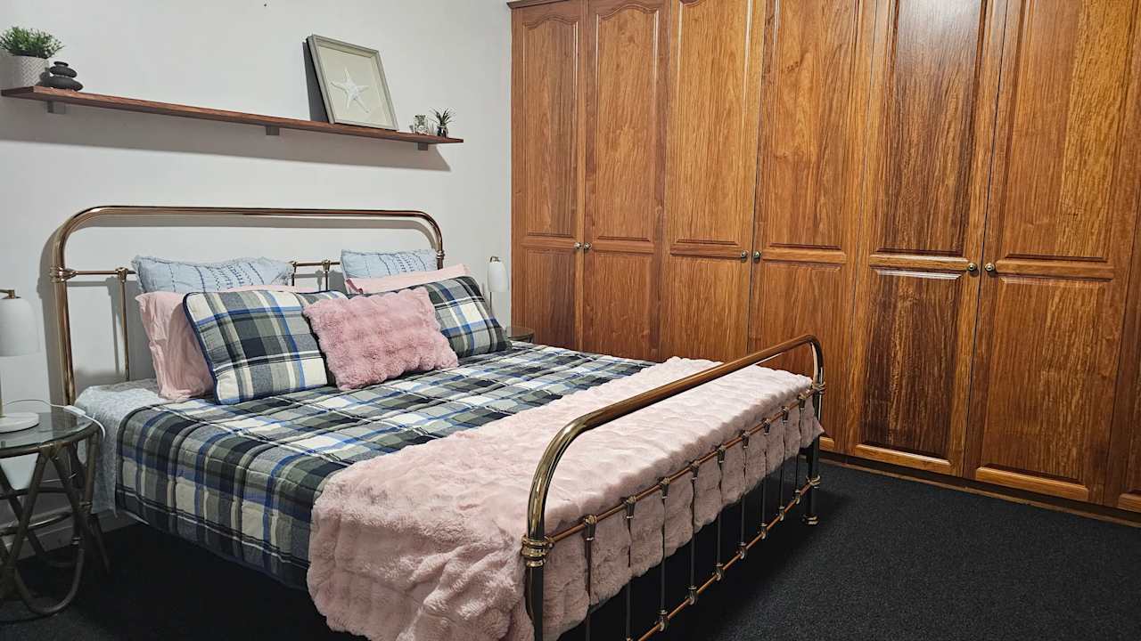 Furnished room granny flat for rent