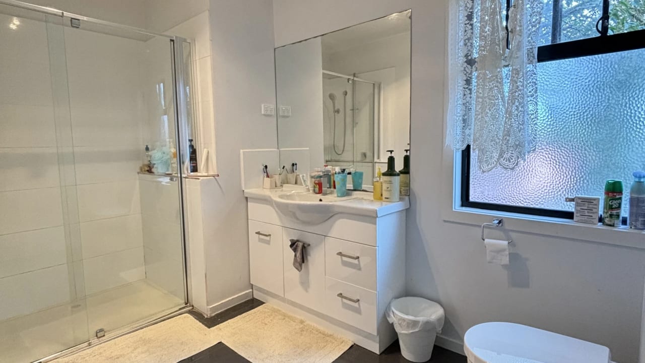 Room in a share house