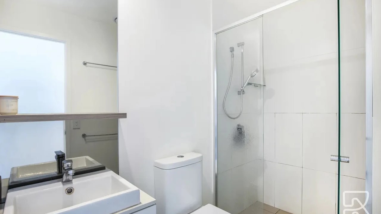 Unfurnished room with ensuite in a flatshare