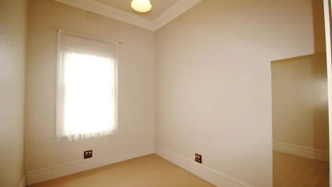 Unfurnished room in a flatshare