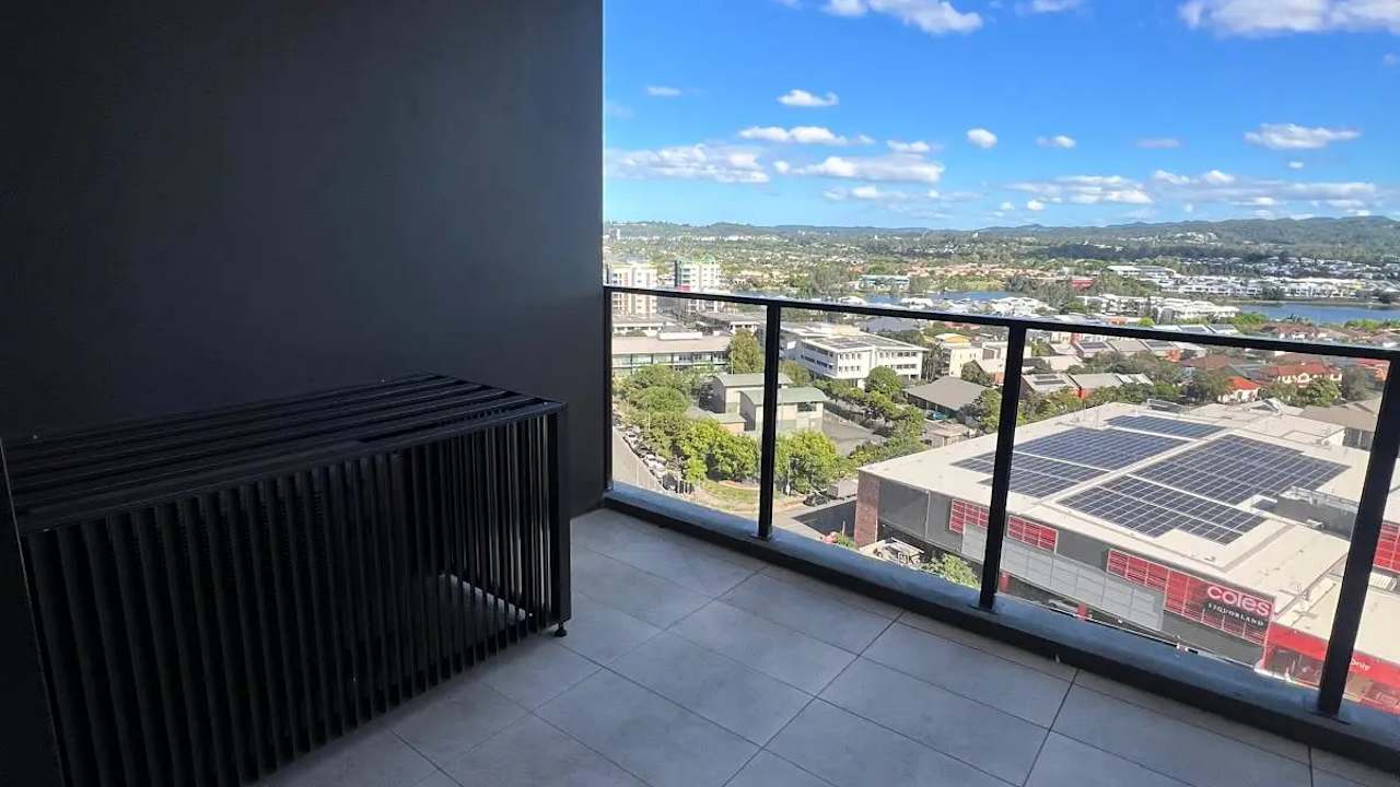 Unfurnished room with own bathroom