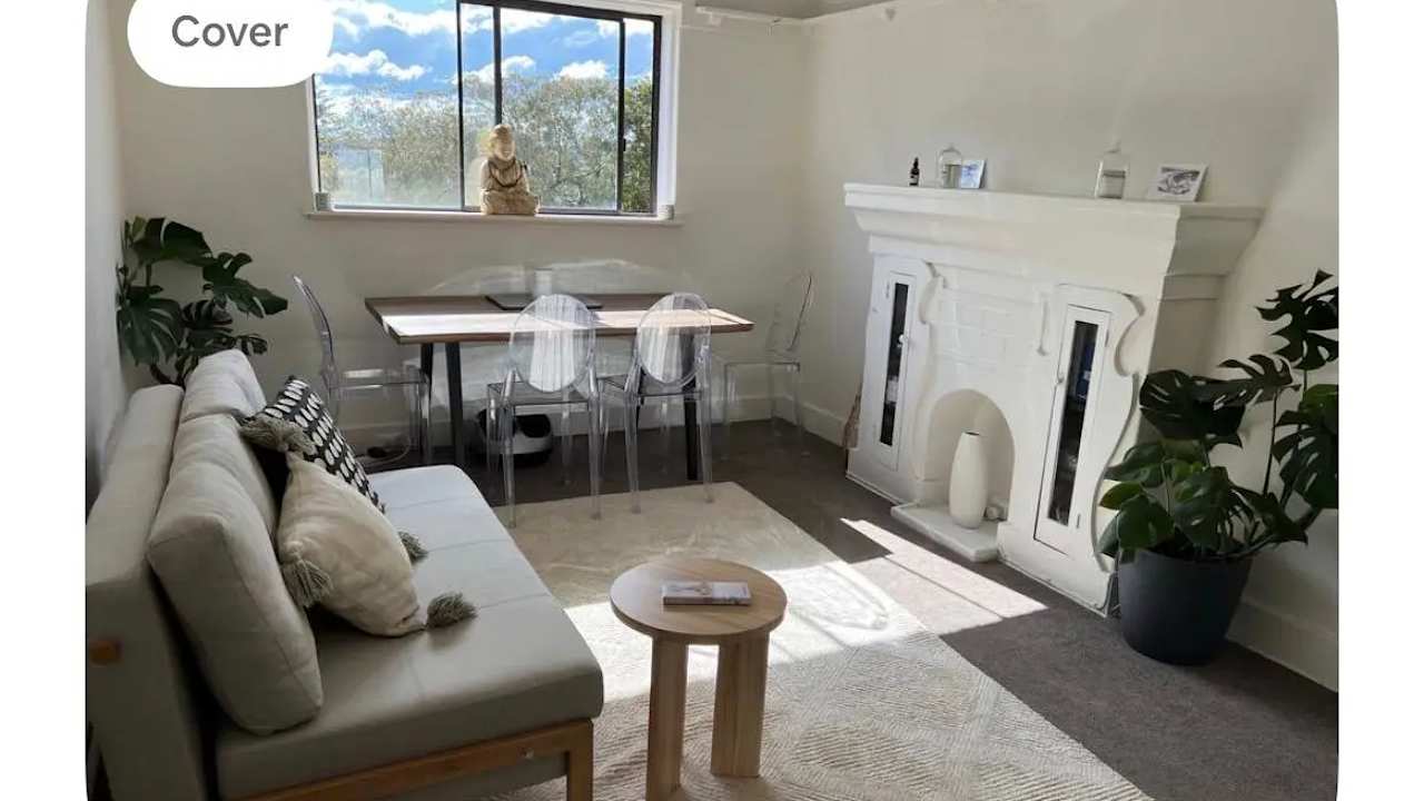 Unfurnished room in a flatshare