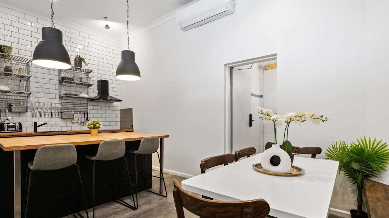 Furnished room in a share house