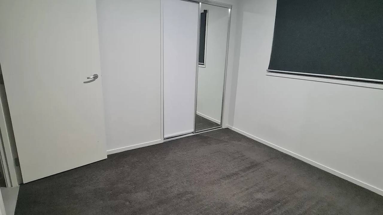 Unfurnished room with own bathroom