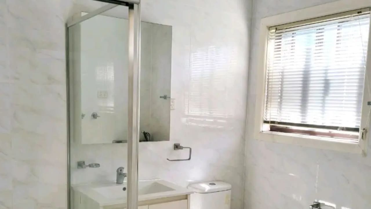 Whole property with 1 room for rent