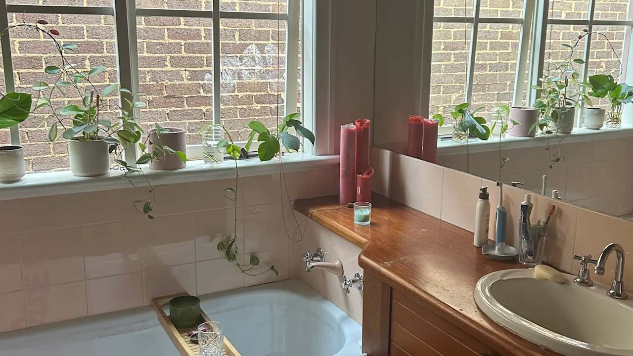 Unfurnished room in a share house