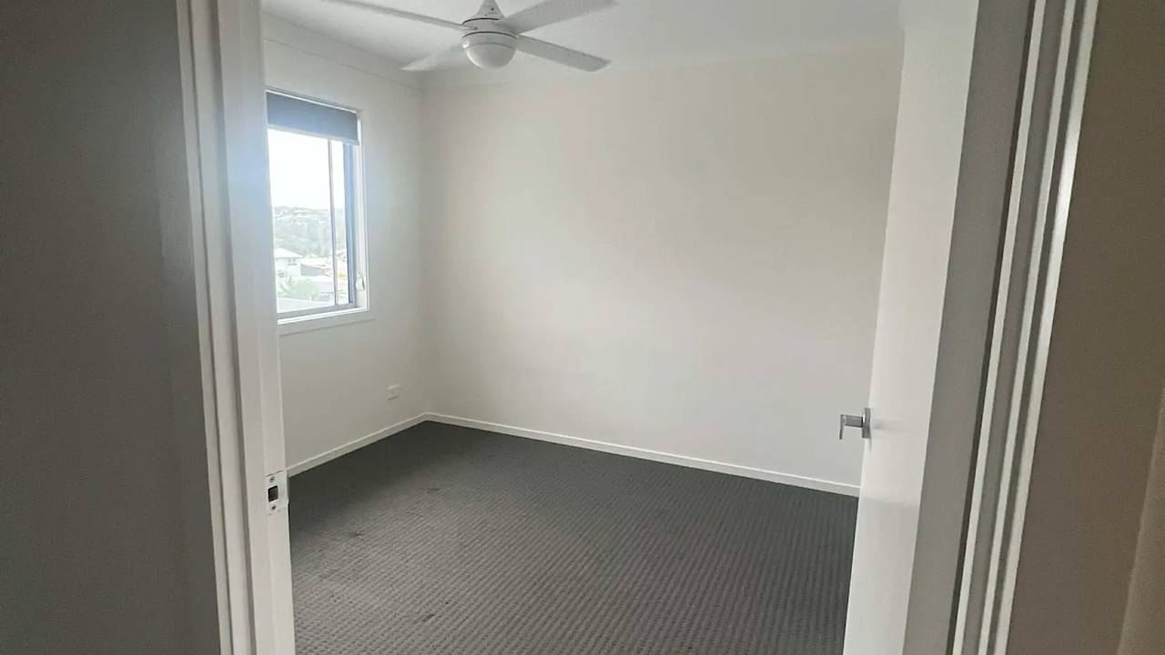 Unfurnished room in a share house
