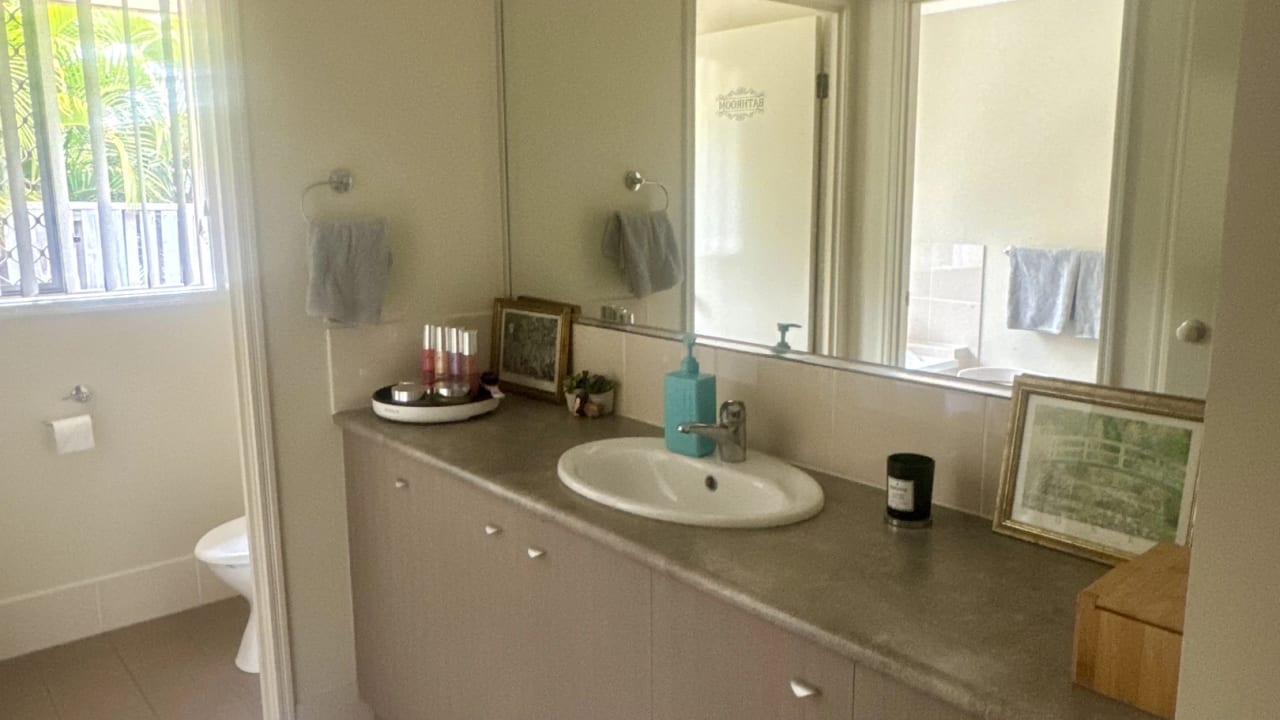 Room in a share house