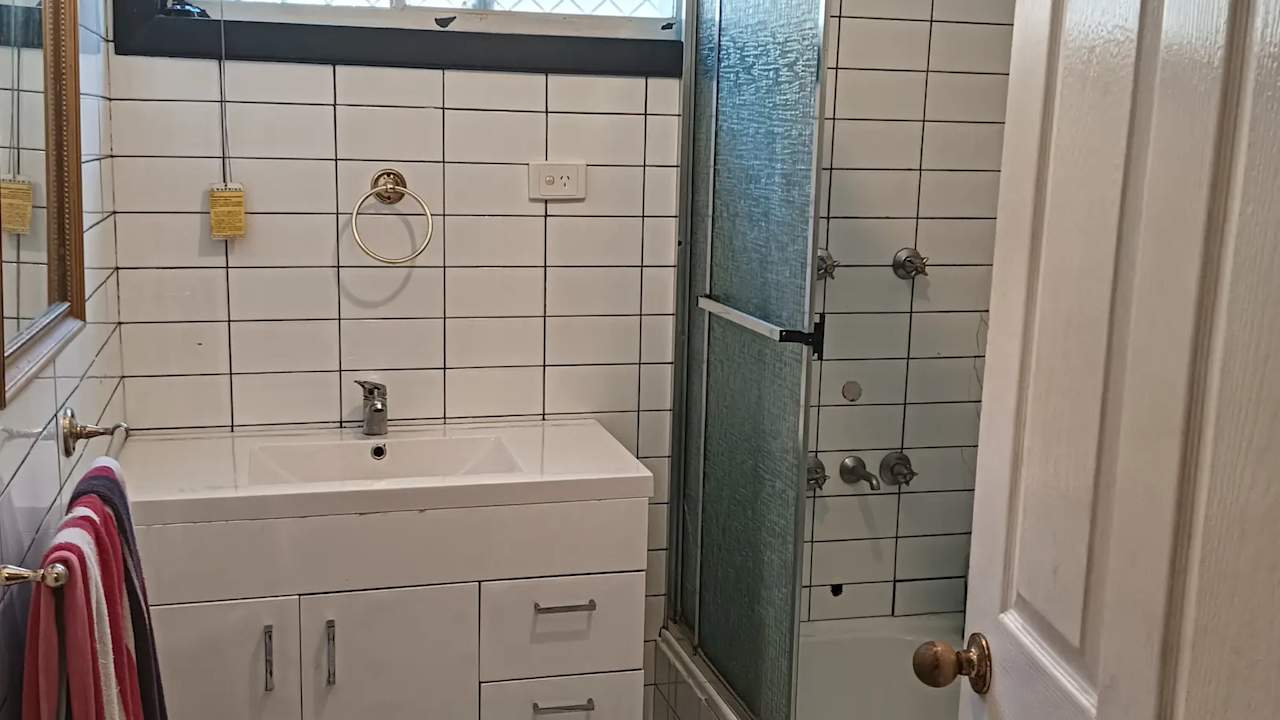 Room in a share house