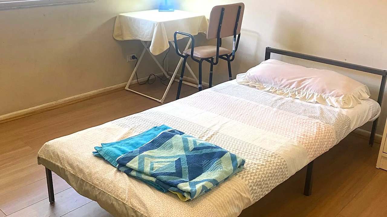 Furnished room in a share house