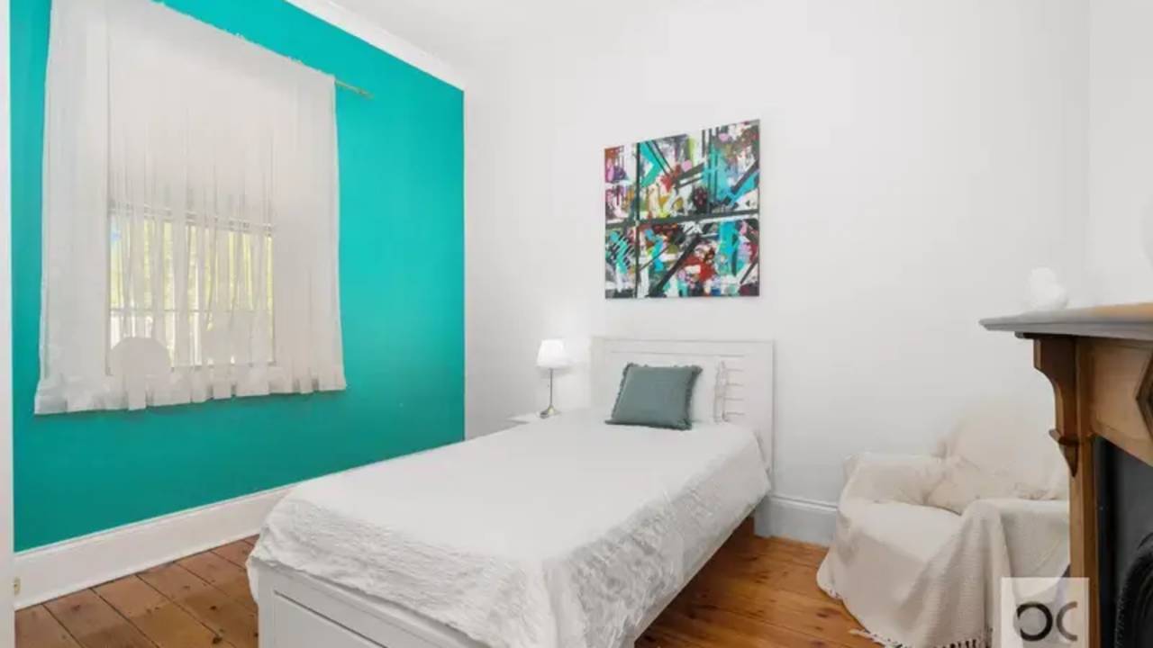 Room in a share house