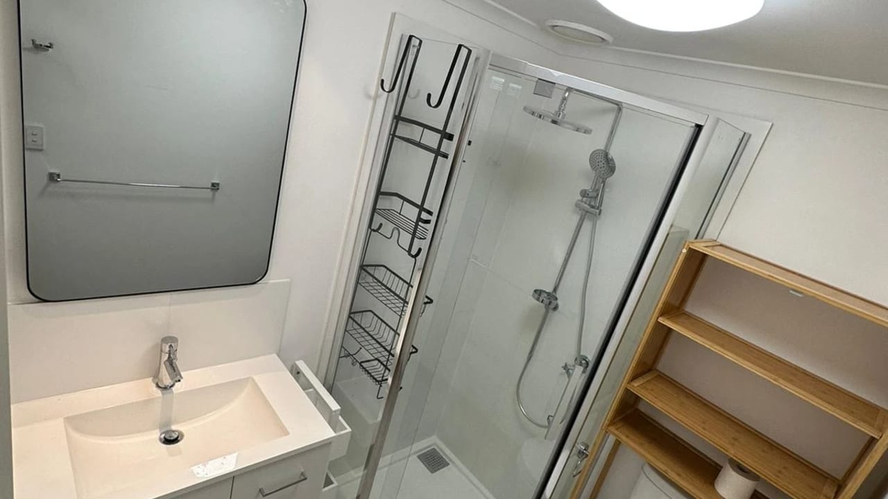 Furnished room in a flatshare