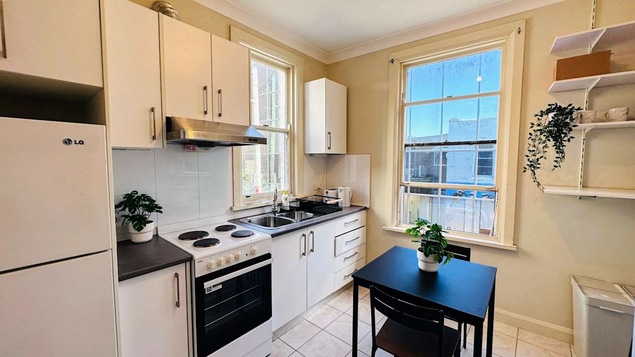 Furnished room in a flatshare