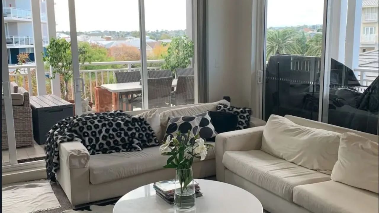 Furnished room in a flatshare