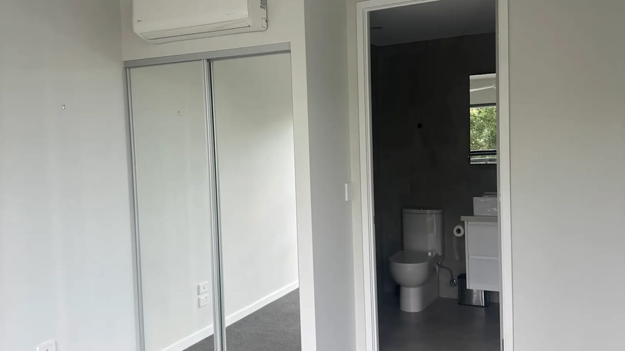 Unfurnished room with ensuite in a flatshare