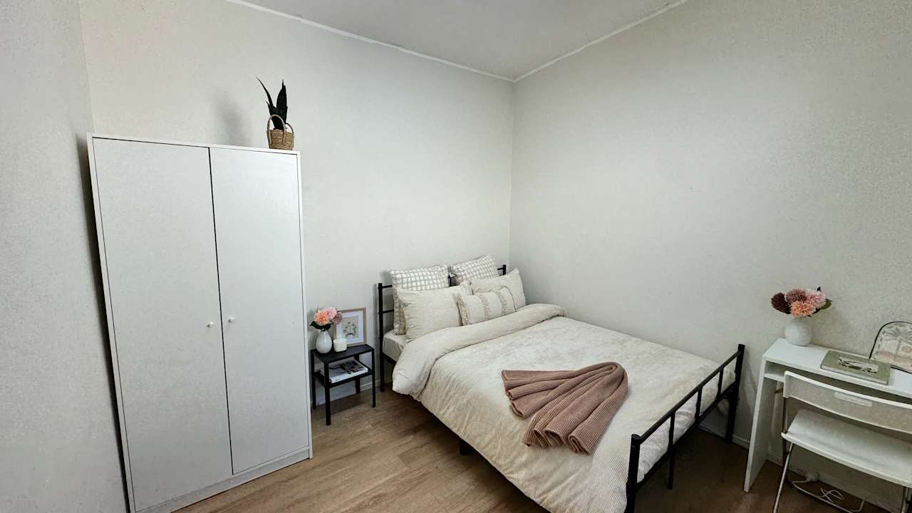 Furnished room in a flatshare