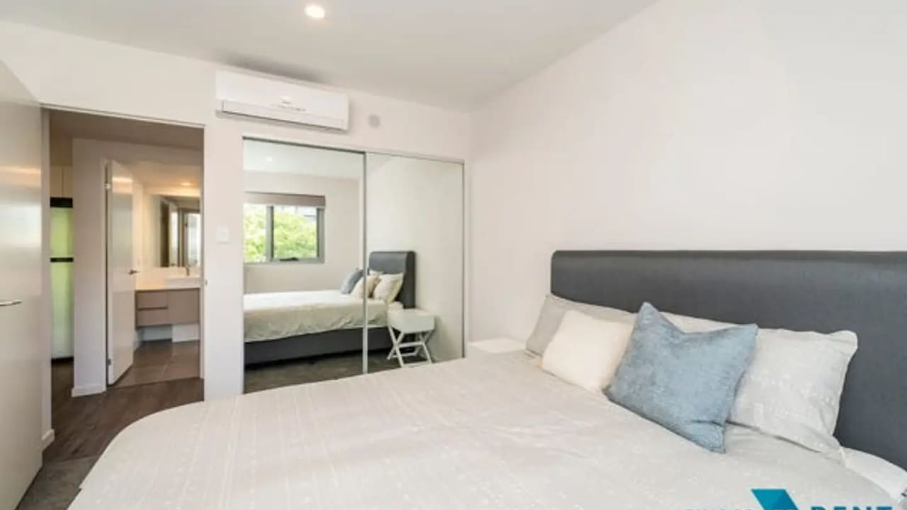Furnished room in a flatshare