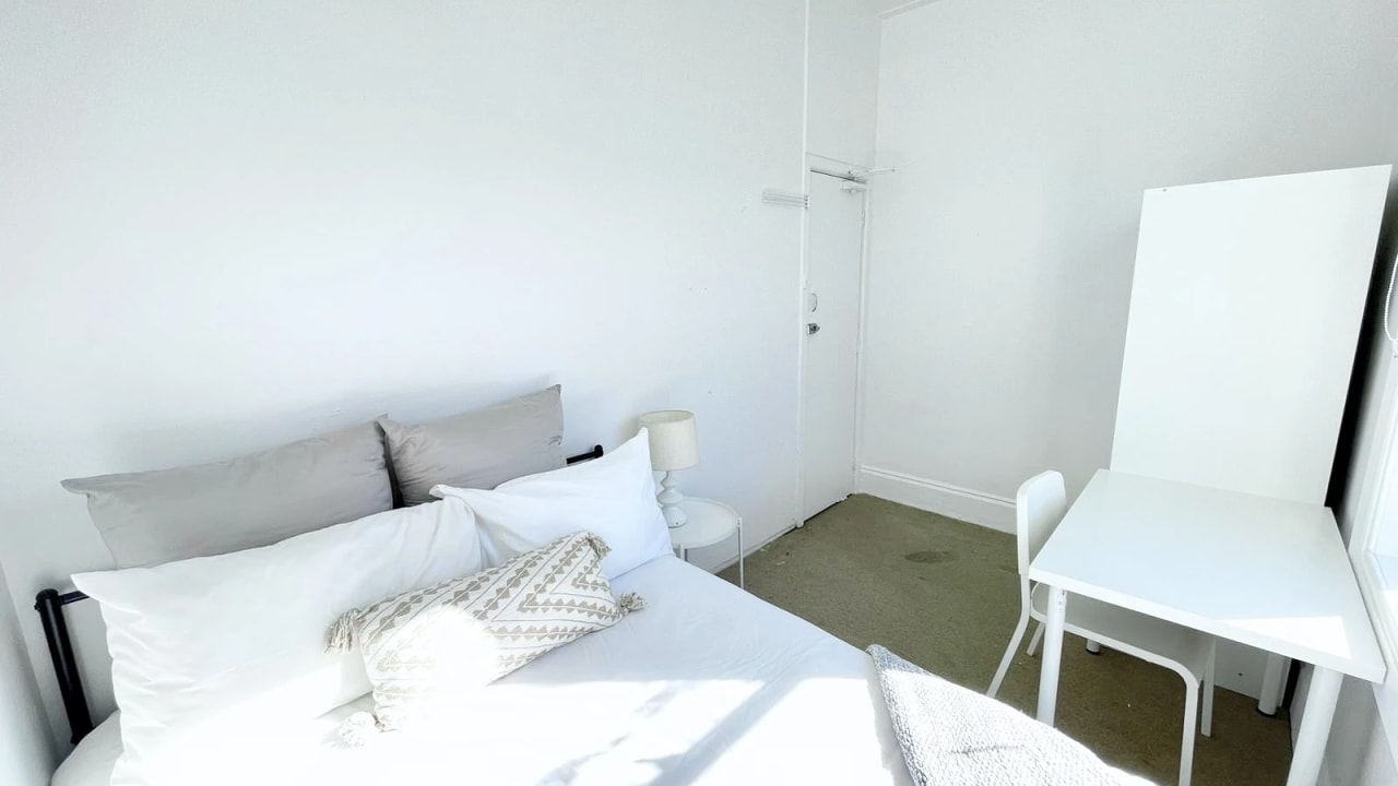 Room in a share house