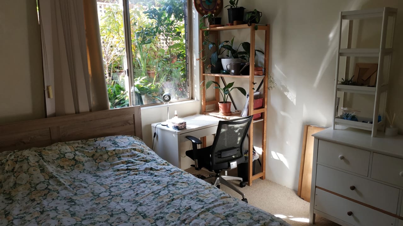 Furnished room in a flatshare