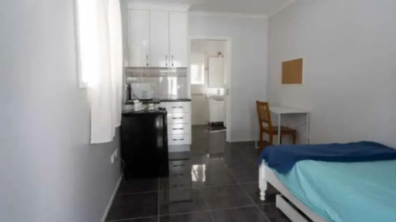 Furnished room with ensuite in a flatshare