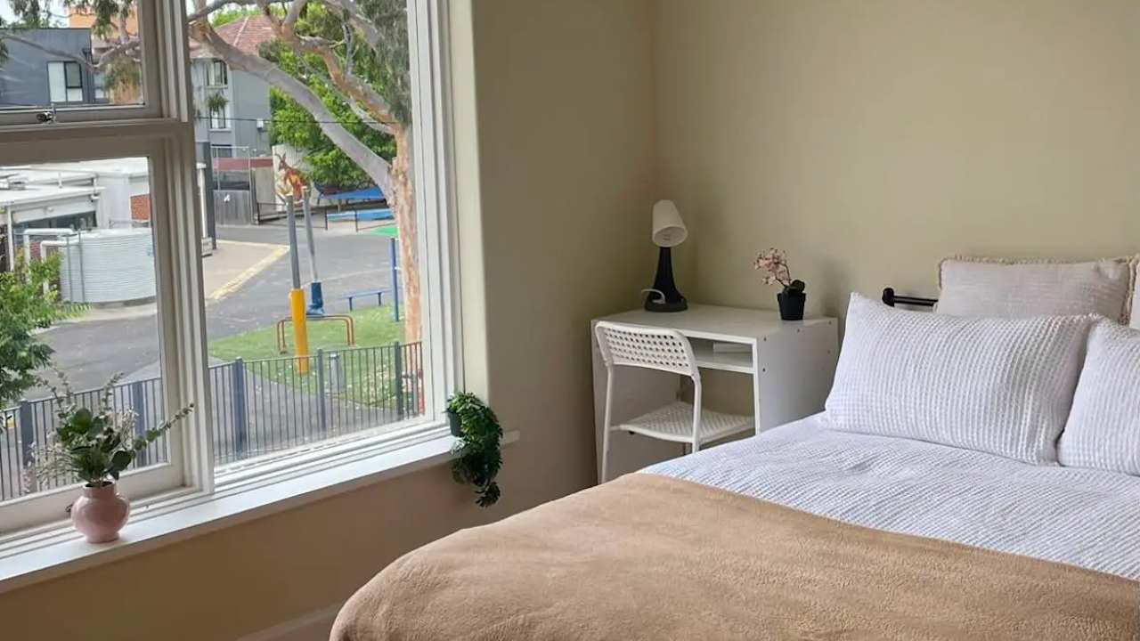 Room in a share house