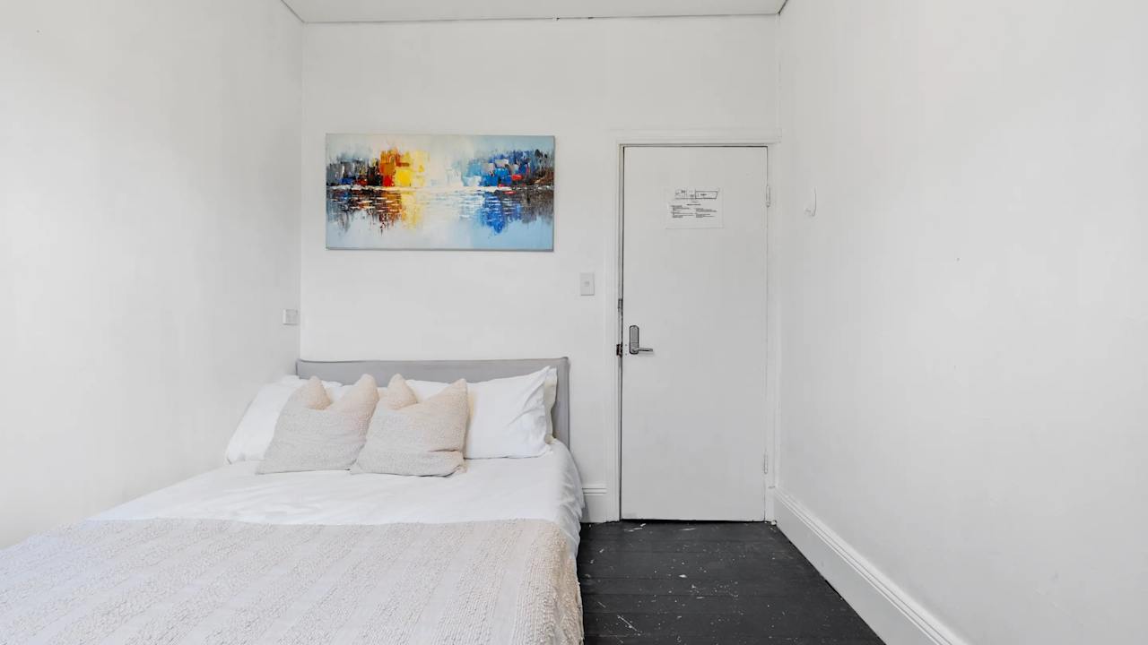 Furnished room in a flatshare