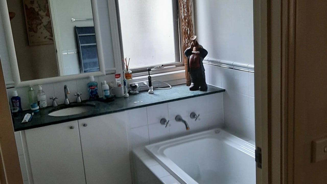 Room in a share house