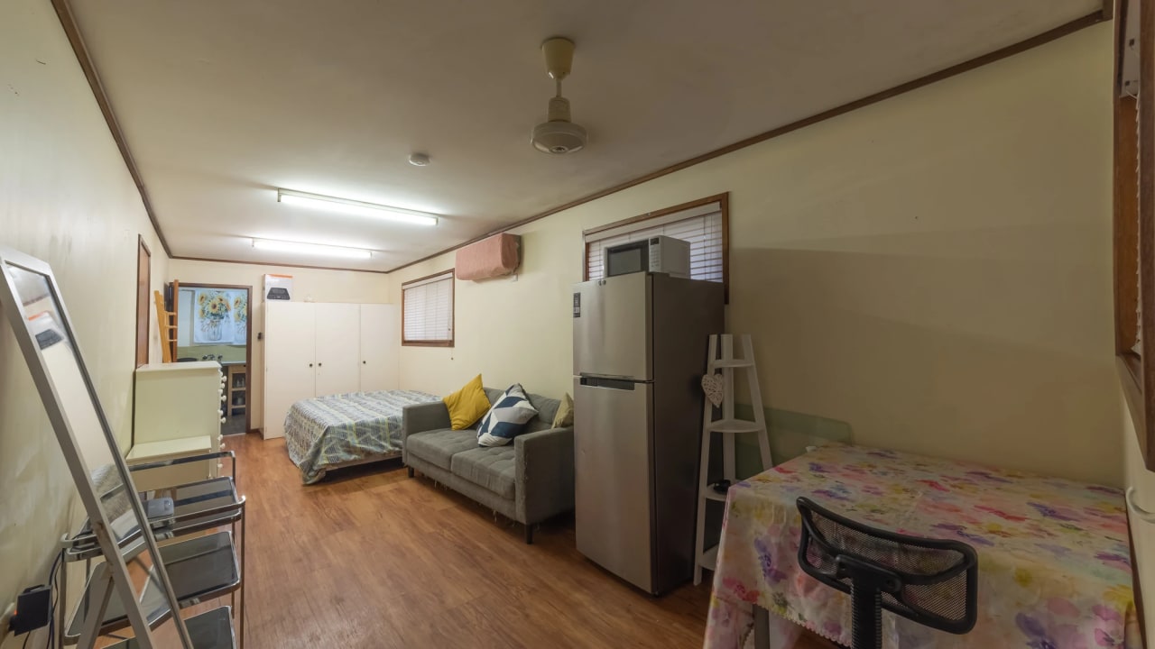 Whole property with 1 room for rent