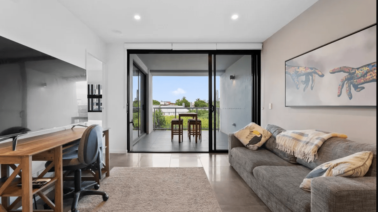 Furnished room with ensuite in a flatshare