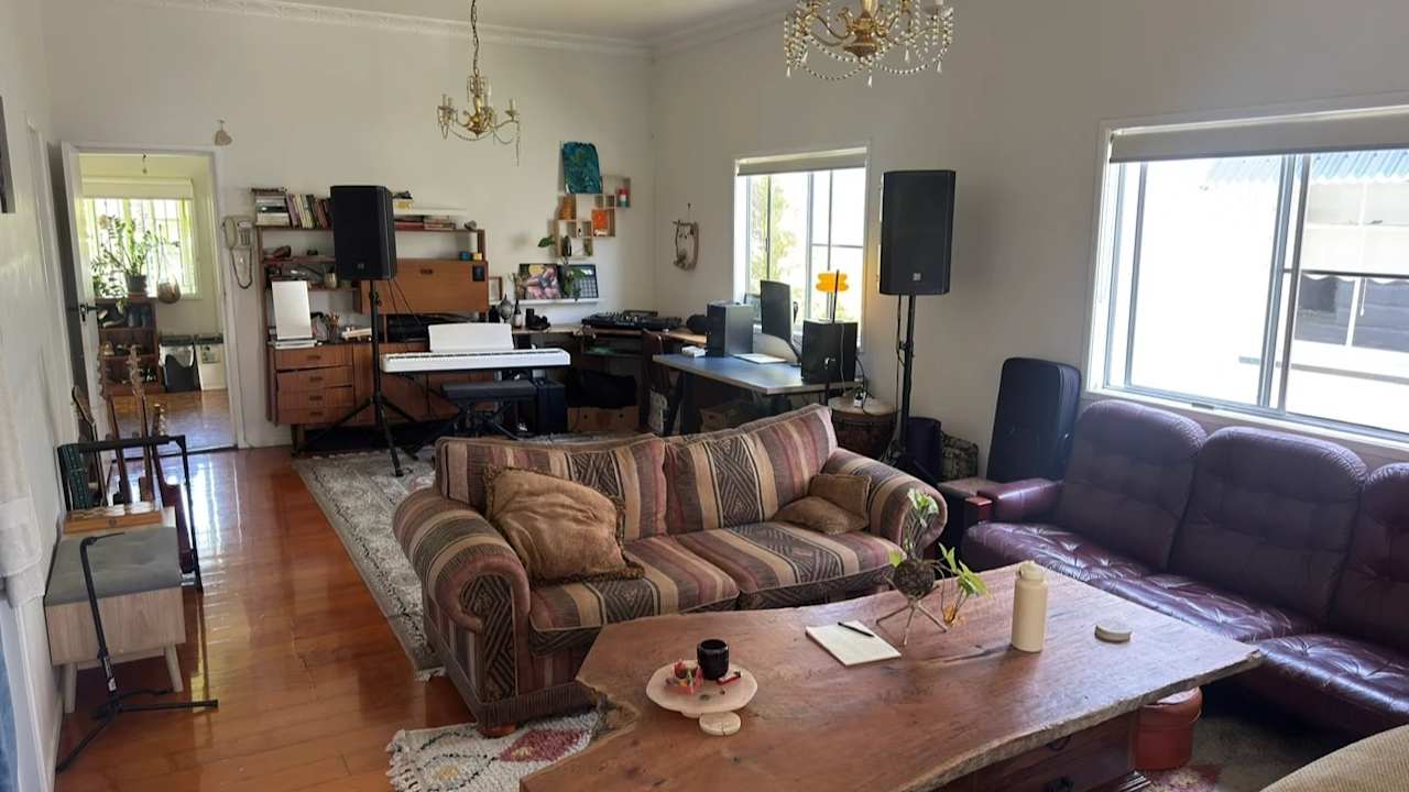 Furnished room in a share house