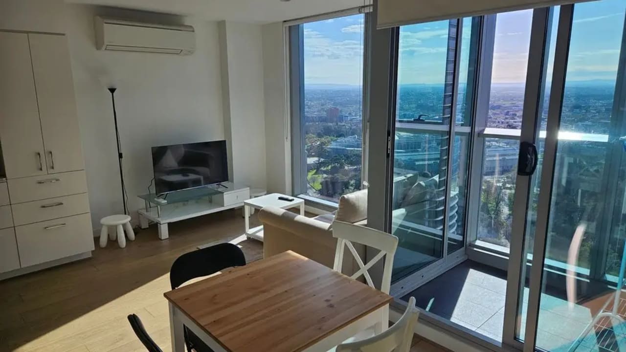 Furnished room in a flatshare