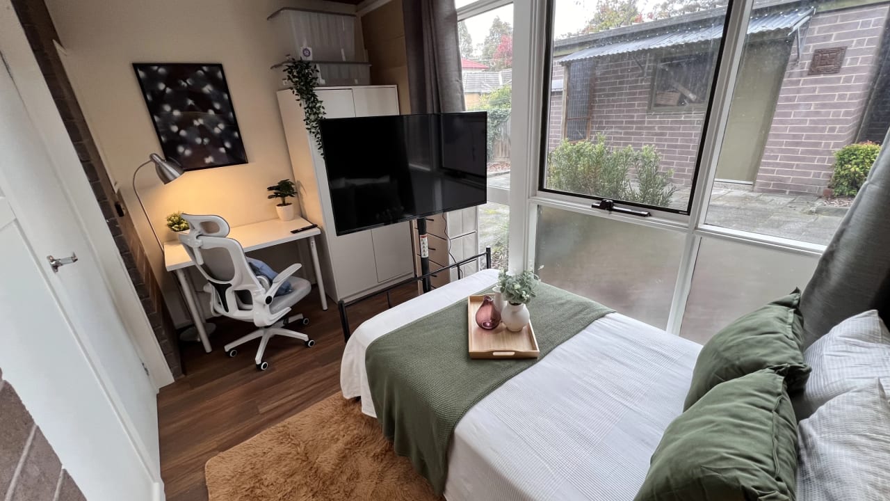 Furnished room in a share house