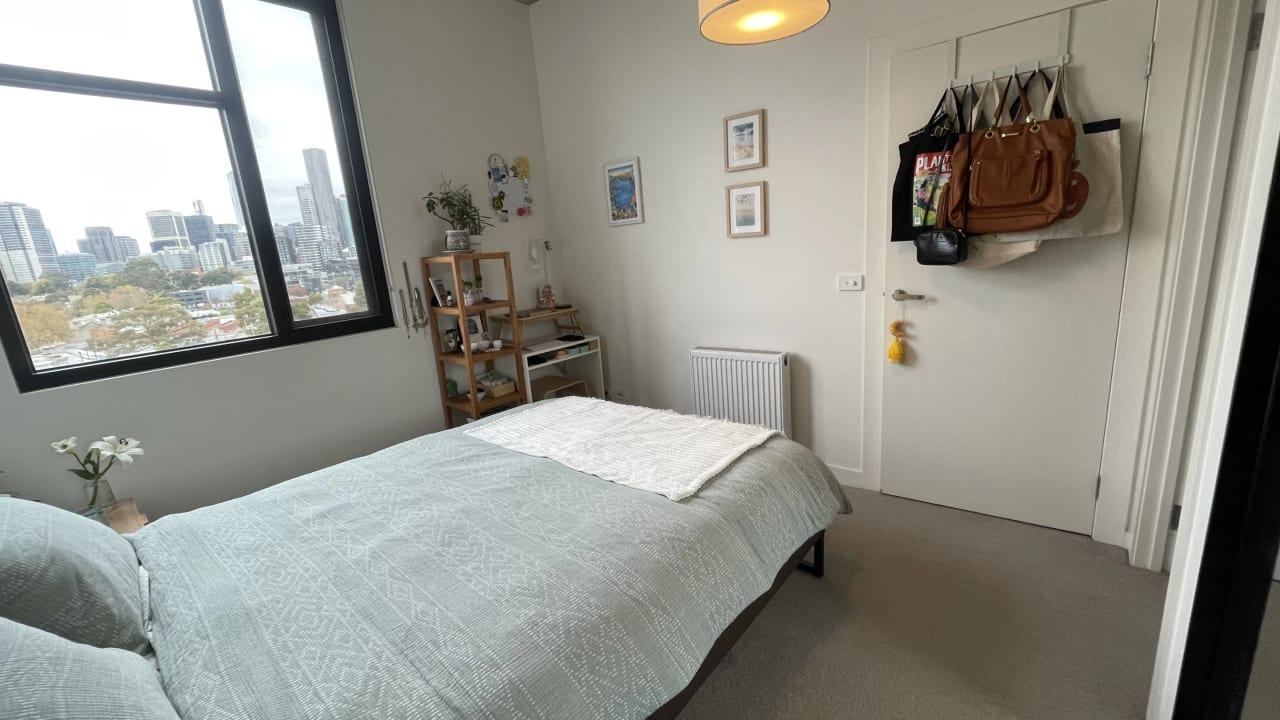 Furnished room with ensuite in a flatshare