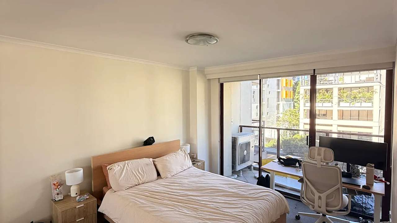 Unfurnished room with ensuite in a flatshare