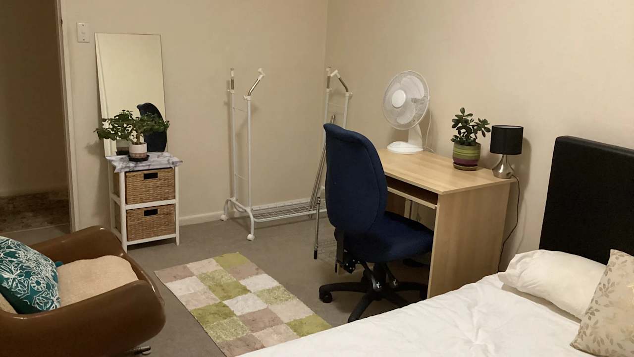 Furnished room in a flatshare