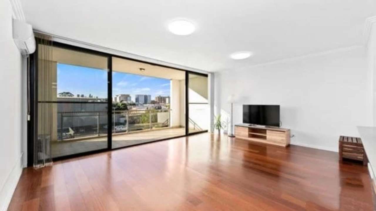 Unfurnished room in a flatshare