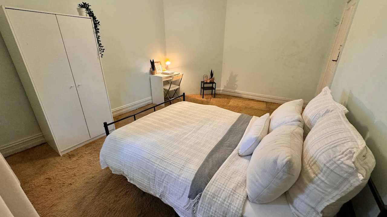 Furnished room in a flatshare