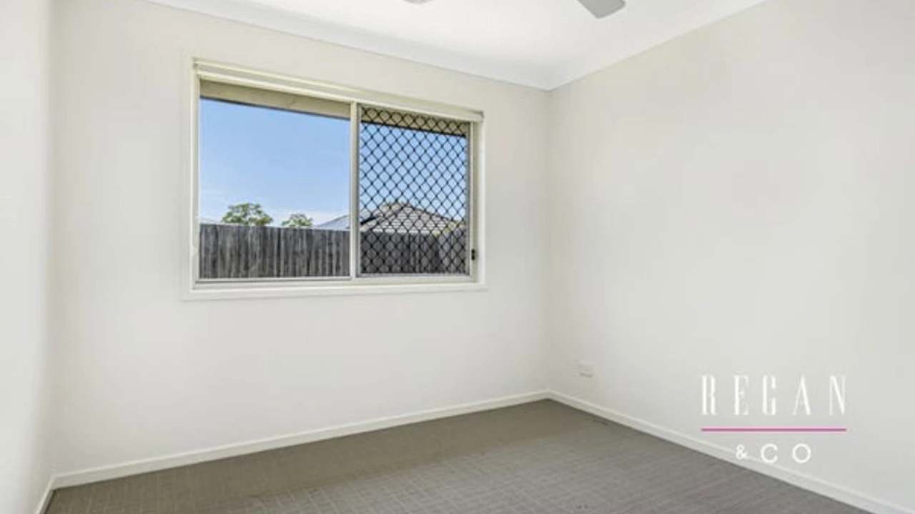 Room in a share house