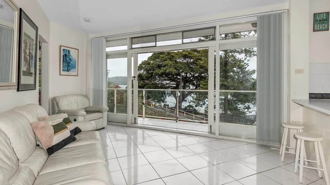 Furnished room in a flatshare