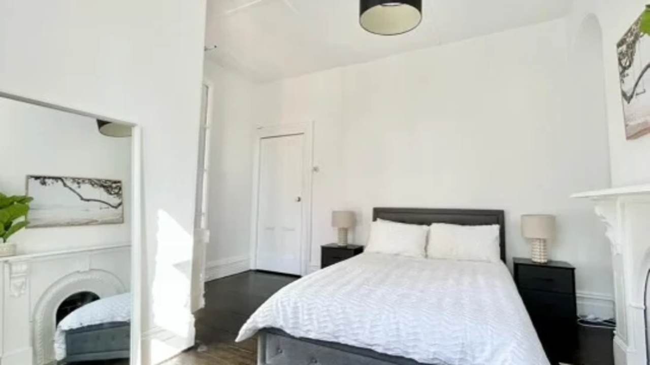 Furnished room in a share house