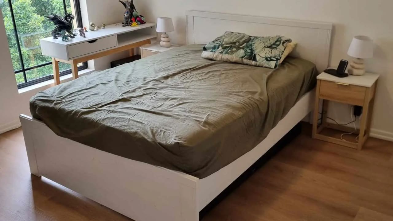 Furnished room with ensuite in a flatshare