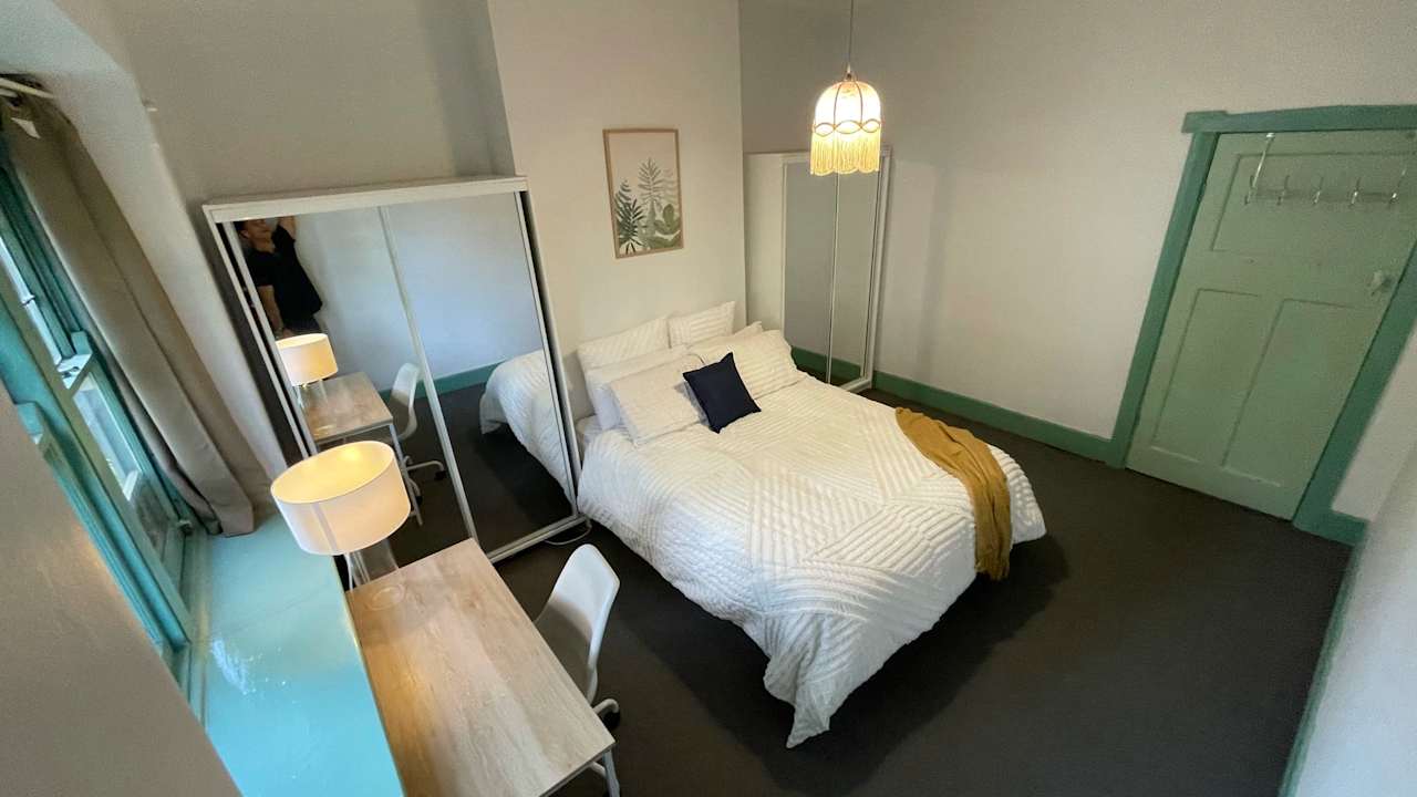 Furnished room in a share house