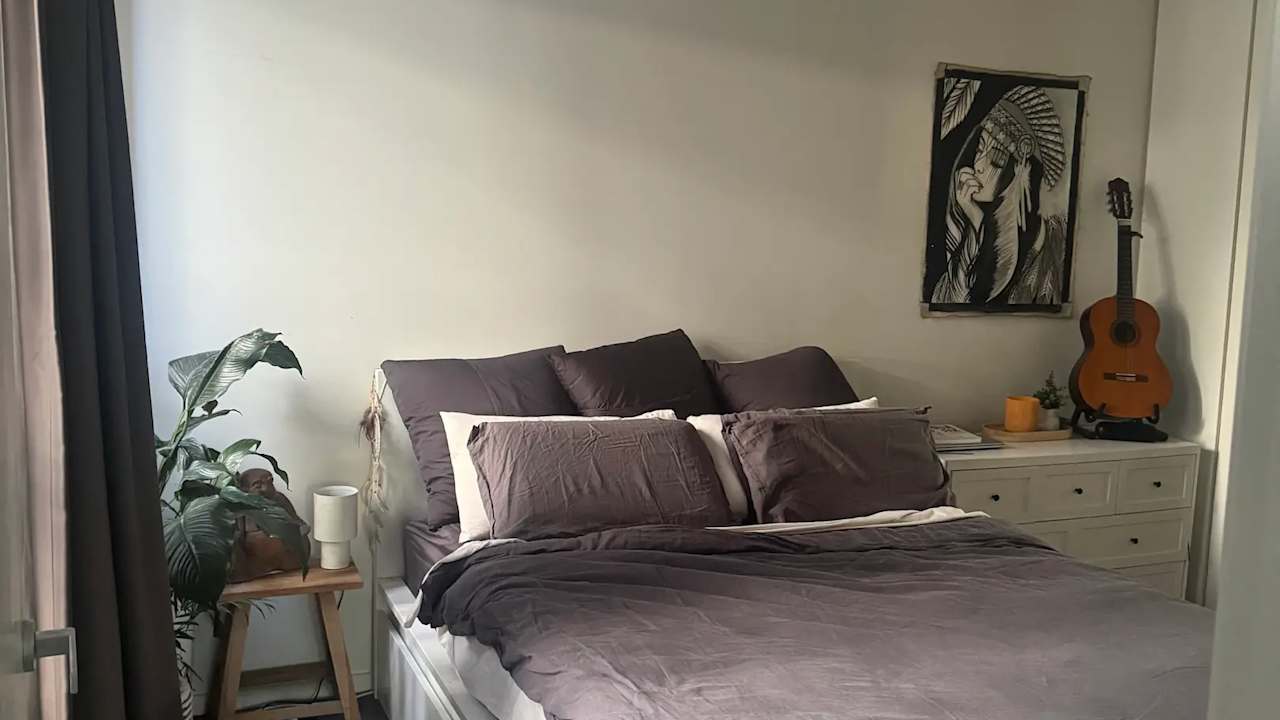 Whole property with 1 room for rent