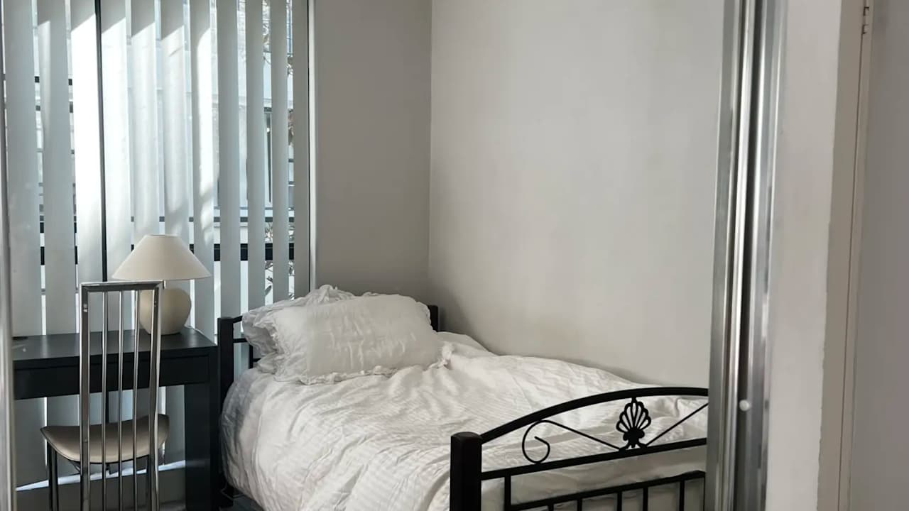 Furnished room in a flatshare