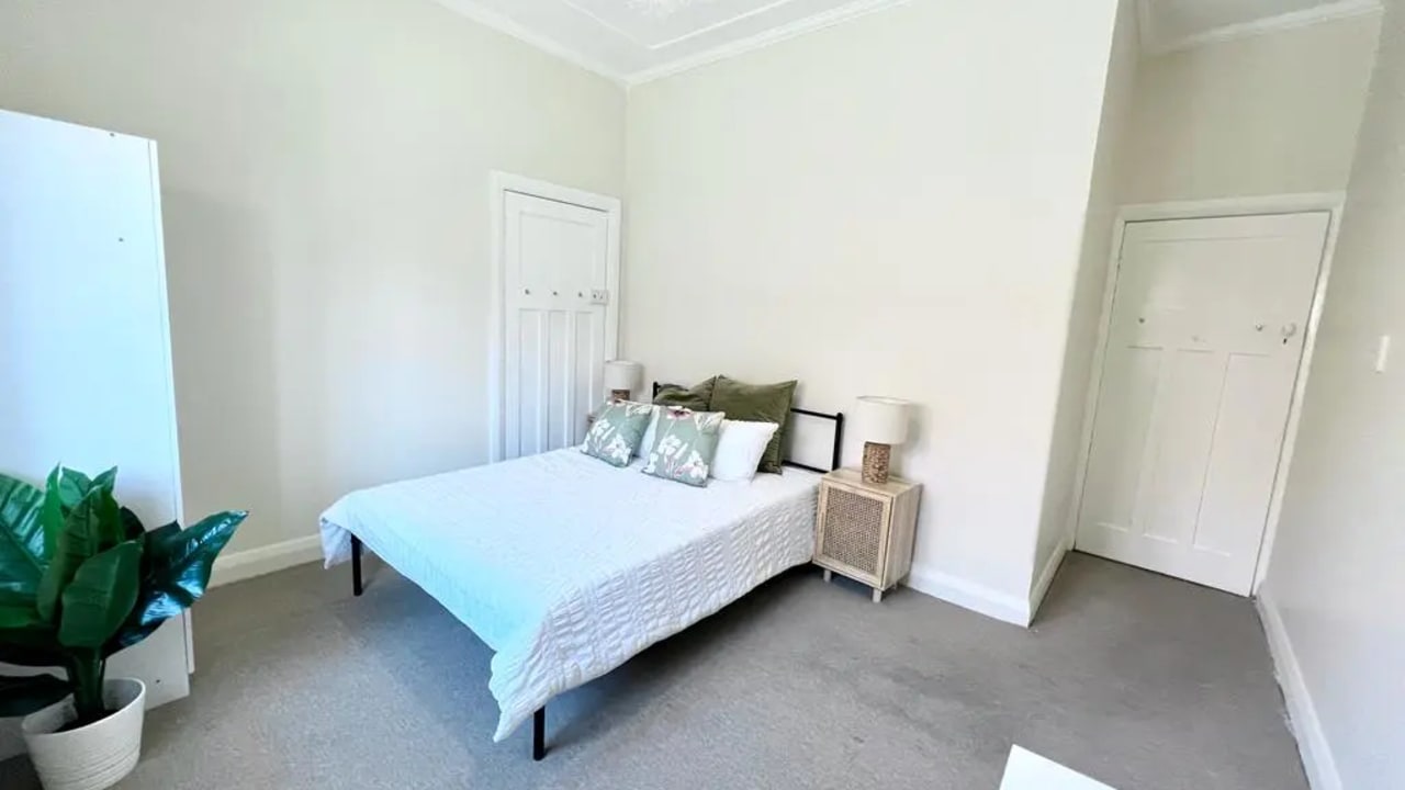 Room in a share house