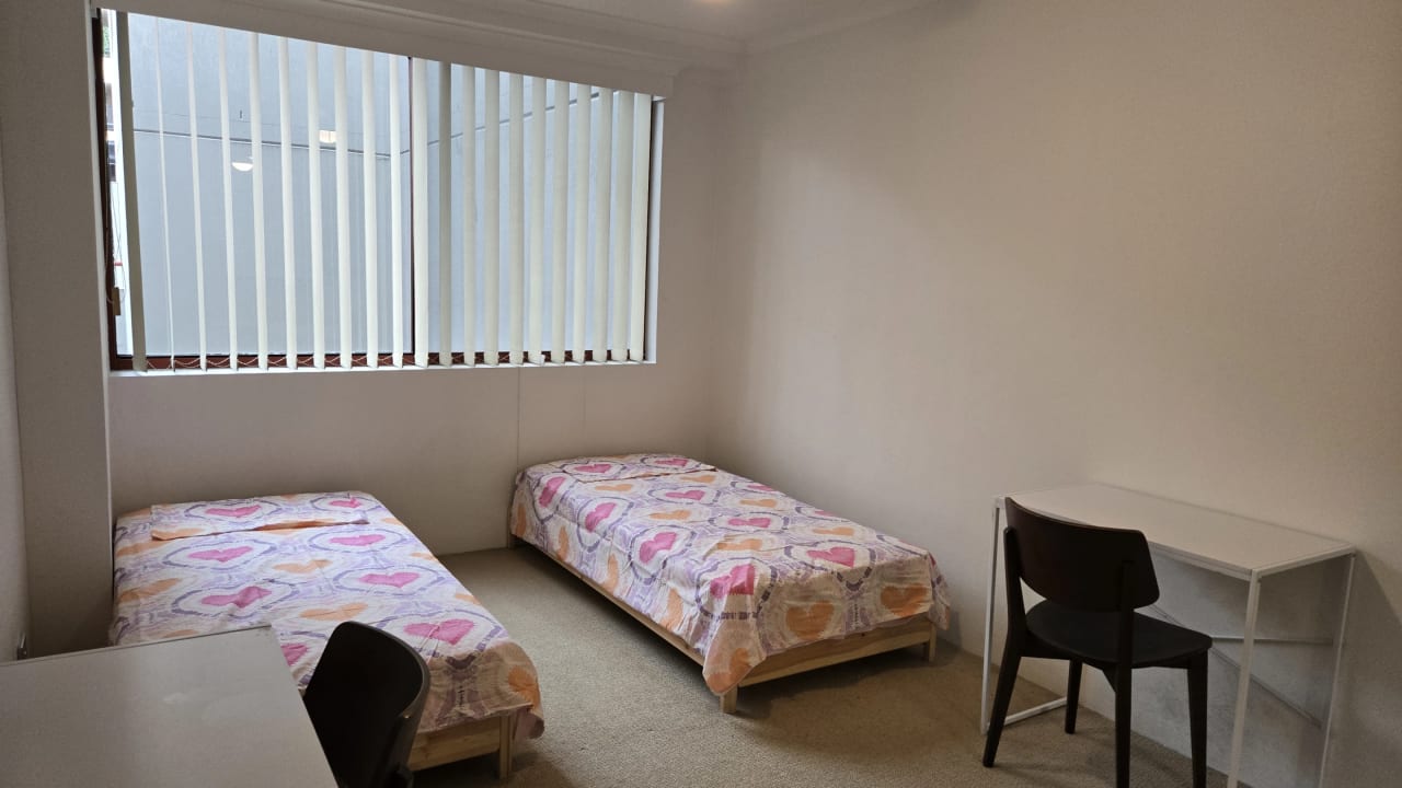 Furnished room in a flatshare