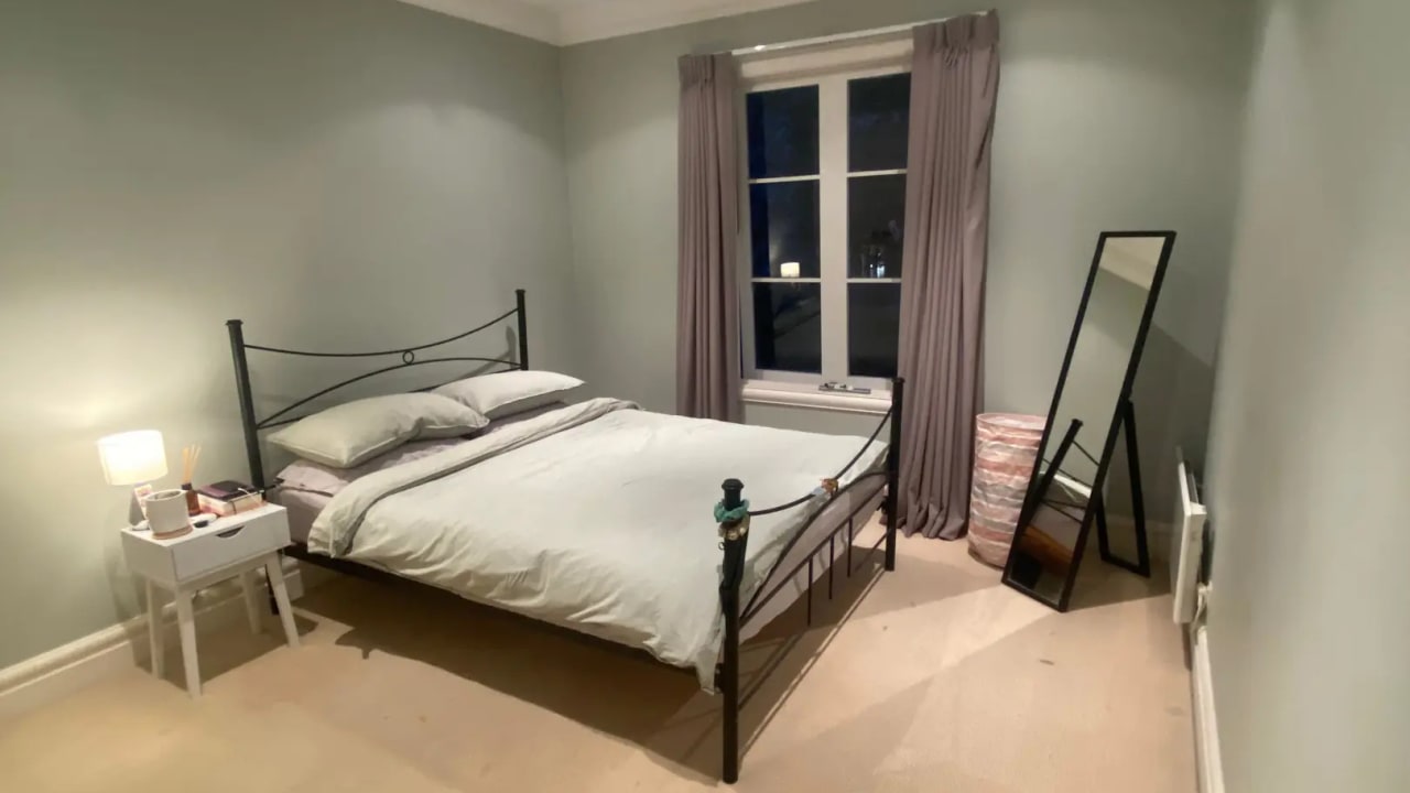 Furnished room in a flatshare