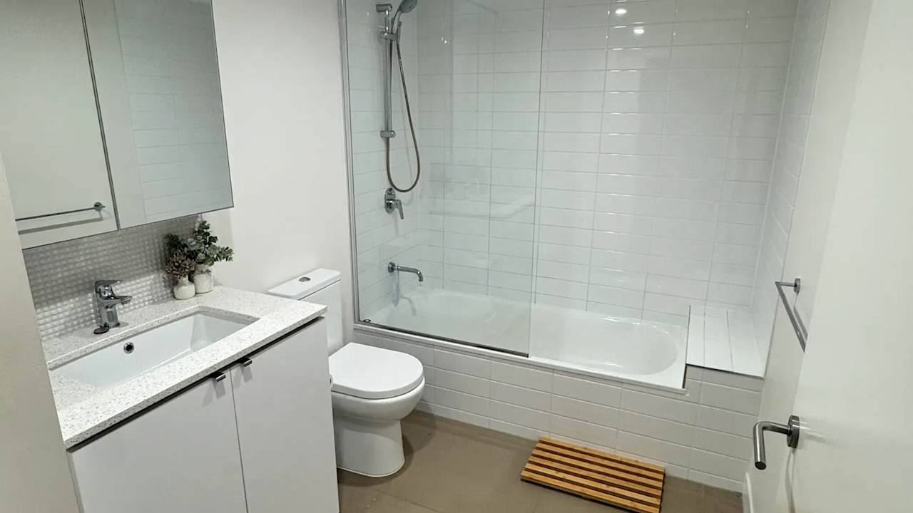Unfurnished room with own bathroom