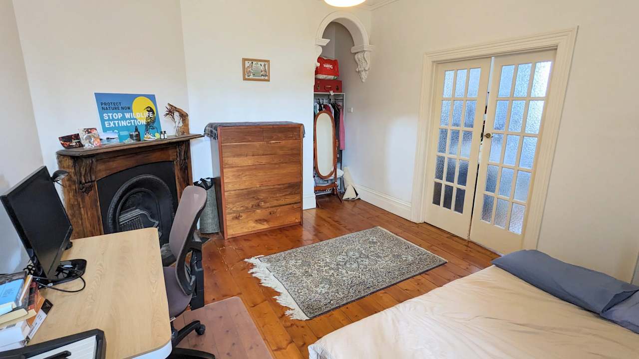 Furnished room in a share house