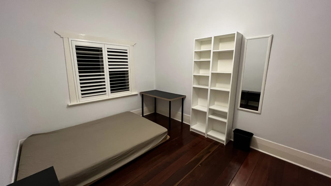 Room in a share house